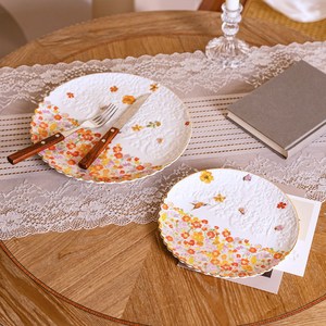 Ensemble d'assiettes plates en céramique florales, vaisselle ronde peinte à la main pour les fêtes - Product Image 1