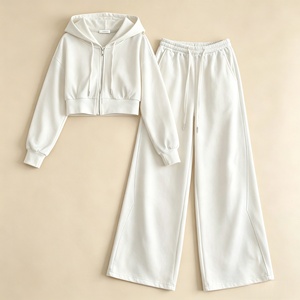 Conjunto Deportivo de 2 Piezas para Niñas, Personalizado OEM, en Poliéster y Algodón, Estilo Casual para el Día a Día, para la Escuela y el Juego - Product Image 6