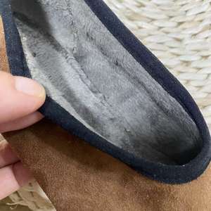 Chaussures plates ballerines 100 % daim en cuir de vachette pour femme, doublure fourrée, mocassins souples tendance, logo personnalisé, grandes tailles, direct usine - Product Image 4