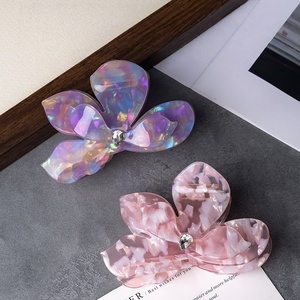 Molletta a farfalla tridimensionale di fascia alta all'ingrosso di prugna triangolare, delicata luce di lusso acetato e forcina diamantata - Product Image 3