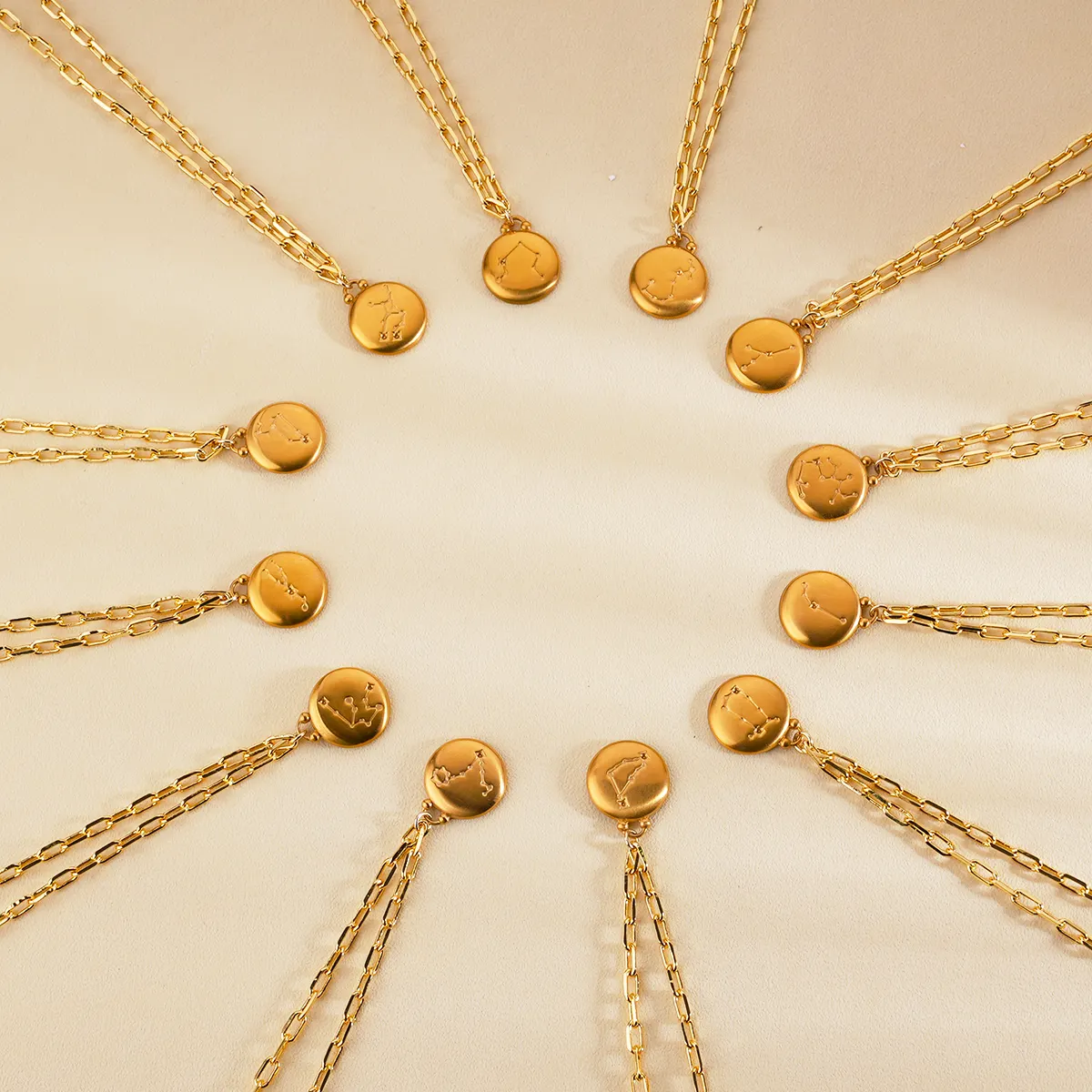 Colar de joias da moda feminina em ouro 18K aço inoxidável gravado com letras A-Z com pingente redondo de 26 letras