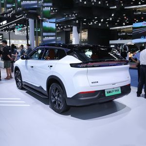 2025 Dongfeng <span class=keywords><strong>Aeolus</strong></span> L7 New Energy Pure Electric SUV de tamaño medio a grande 518 Tipo de disfrute público También hay un híbrido enchufable - Product Image 3