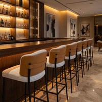Tabourets de bar modernes en velours, chaises de comptoir de luxe pour îlot de cuisine, structure en fer, écologiques, pour extérieur, maison, usage commercial, OEM