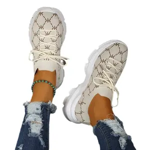 Kadın spor ayakkabı ekose desen çorap Sneakers Lace Up yumuşak taban platformu yürüyüş ayakkabısı hafif düşük üst örme ayakkabı