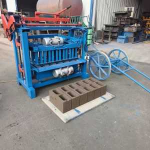 Máquina para Hacer Ladrillos de Hormigón CR 4-35 de Tamaño Pequeño, Máquina para Hacer Ladrillos de Hormigón al Precio Más Bajo, Máquina Automática para Hacer Ladrillos de Enclavamiento - Product Image 4