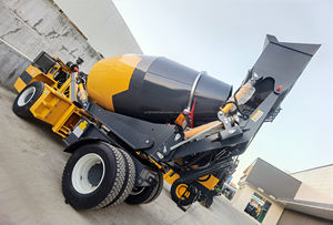 Xinyu Self Loading Concrete Mixer <b>Truck</b> Diesel Yuchai <b>Engine</b> Imported Hydraulic <b>System</b> Motor Bearing Gear for Road Construction - Product Image 3