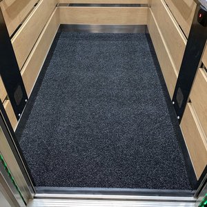 Präzisionsgeschnittene, individuell bedruckte Aufzugmatte, flaches Profil, Nylon 6.6, Gummi-Bodenmatte, strapazierfähig, waschbar, Türmatte für Aufzug & Eingangsbereich - Product Image 4