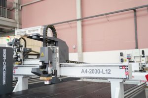 เครื่องเราเตอร์ CNC แบบหัวไขว้ ATC 9KW พร้อมโต๊ะสุญญากาศ ระบบควบคุม Syntec 60WE, ตัวเปลี่ยนหัวเครื่องมืออัตโนมัติ 12 หัว สำหรับงานไม้และงานแกะสลักโลหะ - Product Image 4