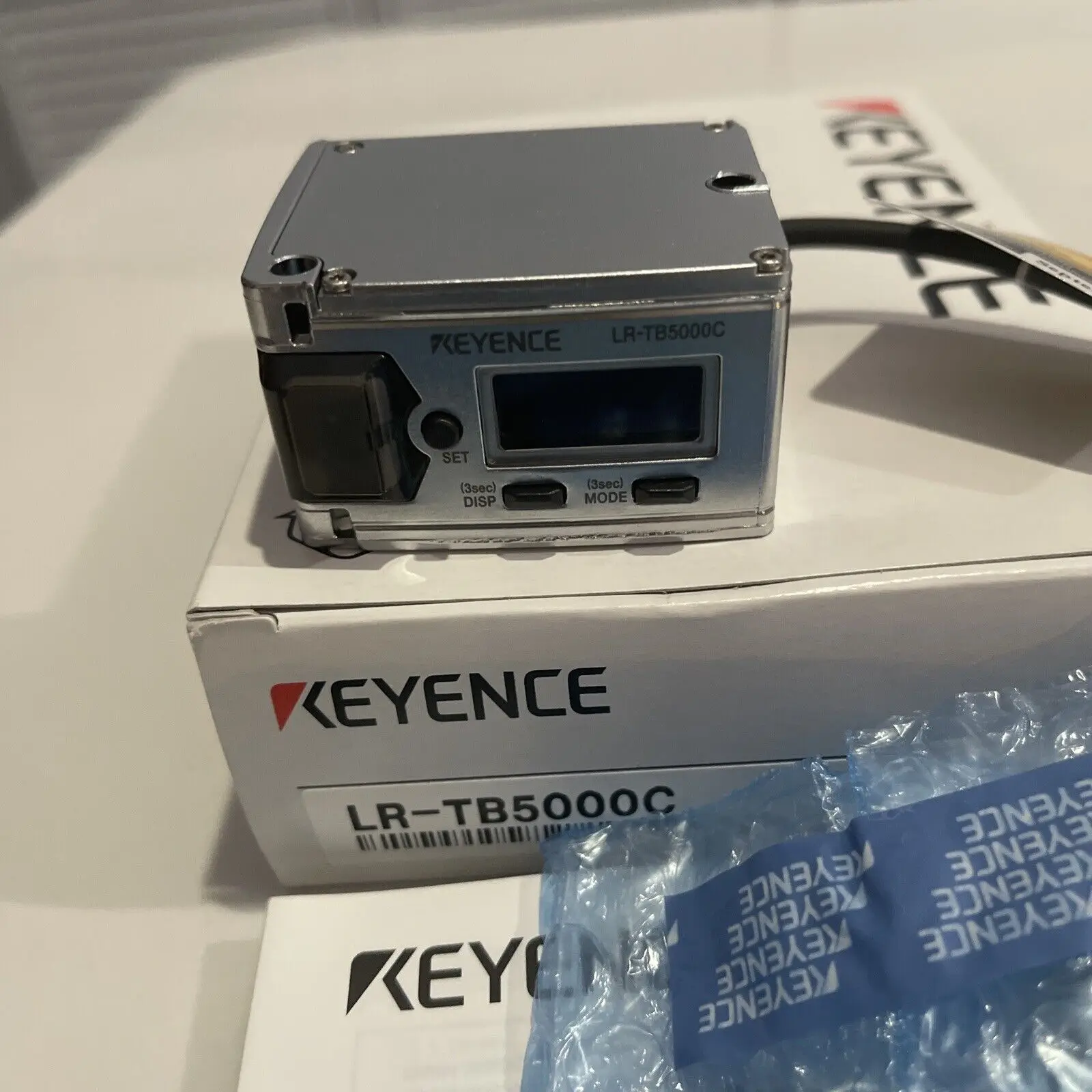 KEYENCE LR-TB5000 新品未使用 新しいオリジナルのキーエンスレーザー変位センサー リモート