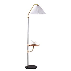 Lampadaire <span class=keywords><strong>sur</strong></span> <span class=keywords><strong>pied</strong></span> en bois de lecture rétro nordique avec Port USB Charge <span class=keywords><strong>sans</strong></span> <span class=keywords><strong>fil</strong></span> abat-jour en tissu - Product Image 1