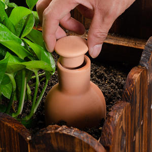 Pot de plante en argile à <span class=keywords><strong>arrosage</strong></span> automatique en <span class=keywords><strong>terre</strong></span> <span class=keywords><strong>cuite</strong></span> avec système d'irrigation à pointes d'<span class=keywords><strong>arrosage</strong></span> pour plantes de jardin - Product Image 4