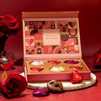 Boîte cadeau pour truffes et chocolats avec fenêtre et séparateurs en papier