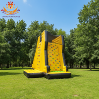 Mur d'escalade gonflable pas cher pour parc de trampoline, usage commercial en intérieur