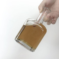 Bouteilles en verre carrées à col long et à épaule ronde de 375 ml, 500 ml, 700 ml, 750 ml, 1000 ml pour l'emballage de la vodka, du whisky et de la tequila