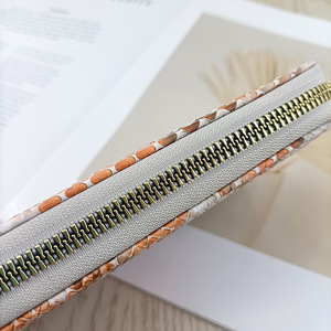 Nuova Borsa a Mano Lunga da <span class=keywords><strong>Donna</strong></span> 2026 con Motivo a Serpente, Colori Contrastanti, Texture Esclusiva, Stile Europeo e Americano, Pratica e Versatile - Product Image 3