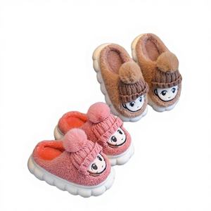 Meilleures ventes - Qualité garantie - Nouveauté - Chaussons chauds antidérapants en fourrure 3D avec personnage - Pour garçons et filles - Chaussures de style maison - Product Image 3