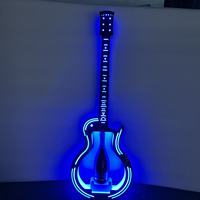 Présentoir à bouteilles LED en acrylique en forme de guitare avec logo personnalisé, pré-assemblé, rechargeable, pour présentation de vin en boîte de nuit