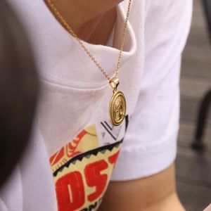 قلادة Chris April متوفرة في المخزون من الفضة الإسترلينية بتصميم عتيق وبسيط مطلية بالذهب قلادة بدلاية عملة حجاب - Product Image 3