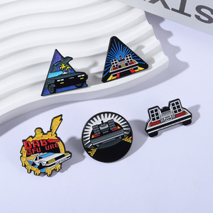Spilla del Film <span class=keywords><strong>Ritorno</strong></span> <span class=keywords><strong>al</strong></span> <span class=keywords><strong>Futuro</strong></span>, Distintivo in Lega della Auto Sportiva DMC-12 - Product Image 2