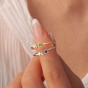 Anillos Personalizados Resistentes al Agua y al Deslustre, Chapados en Oro PVD de 14k y 18k, Anillos de Acero Inoxidable 316L con Iniciales y Piedras de Nacimiento para Mujer - Product Image 3