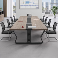 Design minimaliste moderne pour bureaux et salles de conférence, tables de réunion