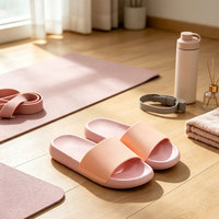 Claquettes personnalisées pour femmes en PVC souple et imperméable, couleurs personnalisées, pour la maison et la plage, vente au détail et en gros