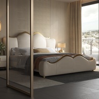 Cadre de lit en cuir véritable de luxe à design festonné, couleur crème moderne, lit double avec garniture en métal doré, mobilier de chambre principale