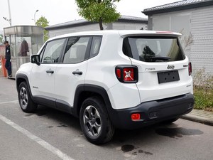 Auto Usata <span class=keywords><strong>Jeep</strong></span> Renegade 2016, Basso Chilometraggio, SUV <span class=keywords><strong>4x4</strong></span> - Ben Mantenuta e Pronta per l'Esportazione - Product Image 4