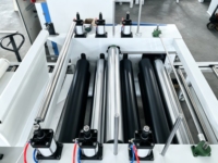 Machine semi-automatique de stratification de PVC de papier de MDF pour le travail du bois 18 m/min capacité 1300mm largeur maximum inclut la ligne principale QILI de presse