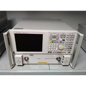 Analyseur de réseau micro-ondes Keysight N5230A N52321 N5232 N5234 N5235 PNA-L d'occasion - Product Image 3