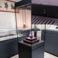 Vitrine de présentation de bijoux de luxe moderne avec éclairage LED pour les magasins de détail et les centres commerciaux
