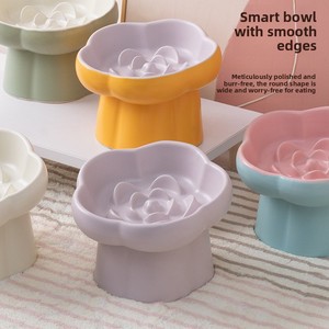 Blumenförmiger erhöhter Keramik-Fressnapf für Haustiere mit schrägem Rand, nackenfreundlich, gegen Ersticken, kippsicher, für Futter und Wasser - Product Image 4