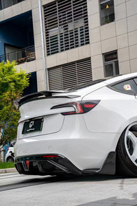 ชุดแต่งกันชนหน้าคาร์บอนสีดำสไตล์ CMST คุณภาพสูงสำหรับ Tesla Model 3 รุ่นแรก พร้อมลิ้นกันชนหน้า สเกิร์ตข้าง ดิฟฟิวเซอร์ และสปอยเลอร์ - Product Image 5