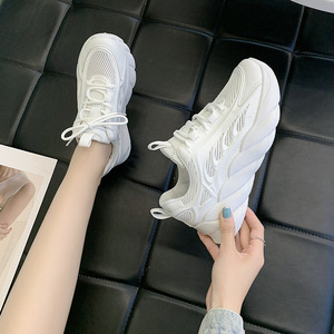 Chaussures de sport pour femmes, nouvelles chaussures de printemps, couleur unie, chaussures décontractées pour étudiantes, chaussures blanches respirantes, baskets de course - Product Image 4
