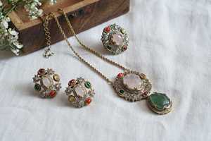 Ensemble de colliers Polki, ensemble de colliers en laiton, élégant, ethnique, à porter pour les fêtes, les mariages, les fiançailles, les anniversaires ou comme idée cadeau - Product Image 4