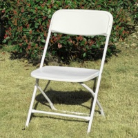 Chaise pliante en plastique surdimensionnée avec dossier carré et structure robuste thermolaquée pour le jardin et les services de restauration