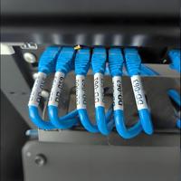 Étiquettes personnalisées imperméables à l'eau auto-plastifiantes en fil et câble de vinyle étiquettes de marqueur de fil électronique imprimable étiquettes de câble PET