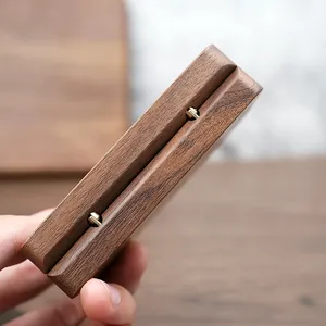 Scatola anello in legno di noce personalizzata gratuita per matrimonio confezione di fascia alta con anello <span class=keywords><strong>regalo</strong></span> di <span class=keywords><strong>coppia</strong></span> inciso - Product Image 2