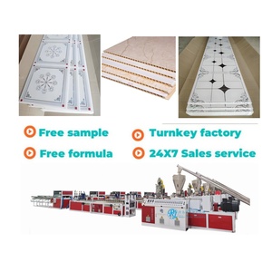 Ligne de production d'extrusion de panneaux muraux et de plafonds en <span class=keywords><strong>profil</strong></span>és <span class=keywords><strong>PVC</strong></span> personnalisés, extrudeuses de plastique <span class=keywords><strong>pour</strong></span> panneaux extérieurs à double vis conique - Product Image 2