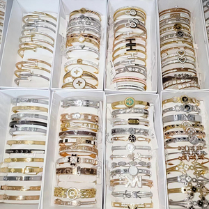 Bracciali, Collane e <span class=keywords><strong>Orecchini</strong></span> di <span class=keywords><strong>Lusso</strong></span> alla Moda per Donna con Zirconi, Colori Misti in Acciaio Inossidabile, Vendita all'Ingrosso - Product Image 1