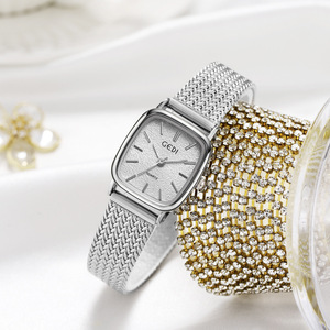Reloj cuadrado dorado para mujer con esfera texturizada, pulsera de malla, elegante reloj de pulsera de cuarzo - Product Image 3