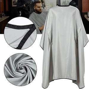 Tablier de salon professionnel personnalisé avec logo, en polyester imperméable, anti-décoloration, pour <span class=keywords><strong>coiffeur</strong></span>, cape de coiffure avec trous pour les bras - Product Image 2