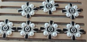 Broche de diamante de plata personalizado gratuito de fábrica de joyería, broche de PIN con logotipo de goteo de aceite de oro barato - Product Image 2