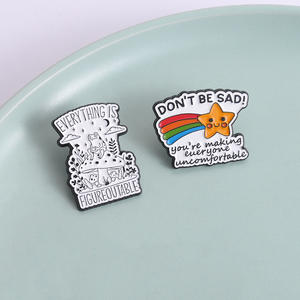 Broche Inspirador en Inglés con Diseños Nuevos, <span class=keywords><strong>Todo</strong></span> se Puede Curar, No Te Triste, Broche con Estrella Arcoíris, Broches Bonitos - Product Image 1