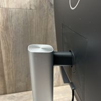 Moniteur d'ordinateur Dell 27 pouces IPS Full Screen avec filtre anti-lumière bleue ComfortView Plus, cadre rotatif et réglable en hauteur P2722H