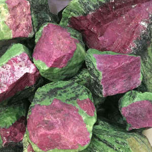 Pierres brutes de gemmes en vrac de haute qualité en gros : Morganite de Tanzanie, Cristaux d'épidote, Rubis brut, Zoisite - Product Image 1