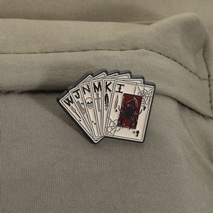 Kargalar altı emaye Pin hiçbir Mourners hiçbir cenaze kırmızı gül karga Grishaverse broş yaka rozeti takı hediyeler - Product Image 3