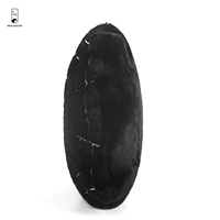 Coussin décoratif d'Halloween en fausse fourrure ultra douce avec broderie toile d'araignée noire pour canapé, lit et décoration de fête