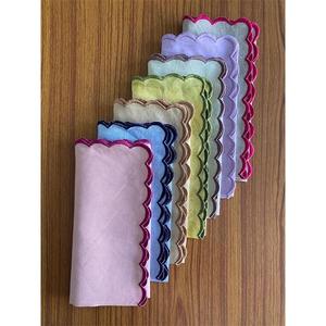 Serviettes de table modernes faites à la main en lin pour mariage Nappe réutilisable brodée au bord des pétoncles pour les mariages Direct Factory Spot - Product Image 5