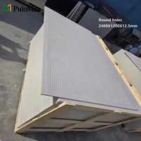 Panneau de plâtre perforé de grande taille 2400x1200mm, panneau de plâtre absorbant le son pour la décoration des plafonds et des murs